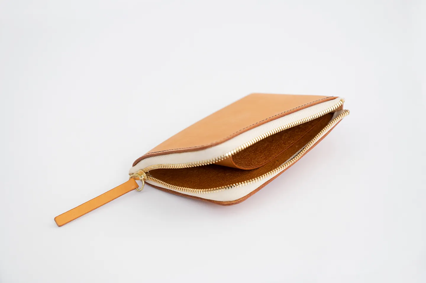 【 3 折 展示品 】L 型錢包-淺棕色