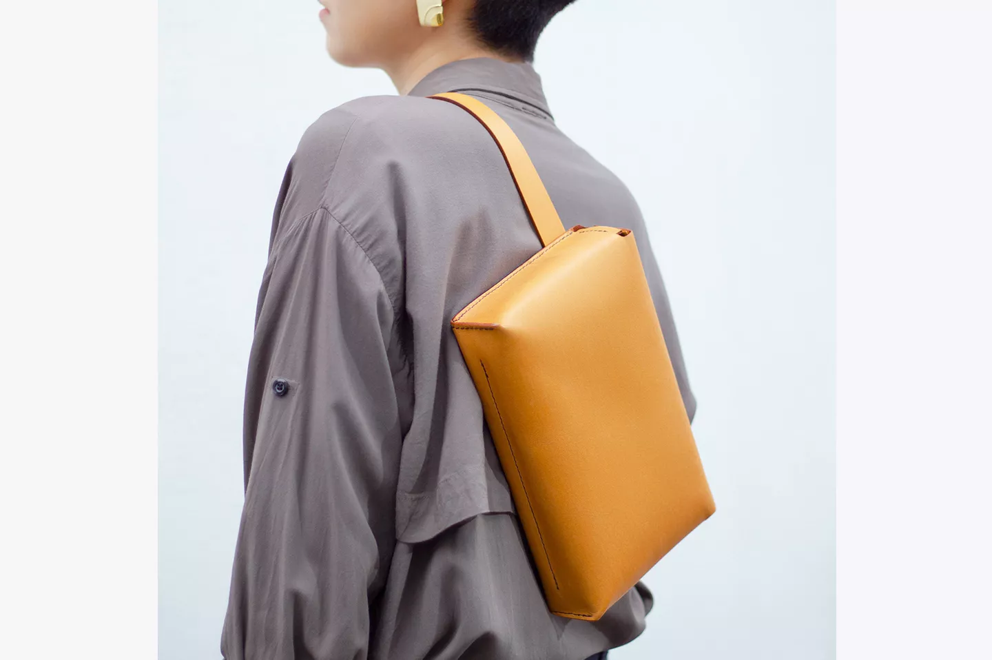 【 5 折 展示品 】真皮側背包-淺棕色